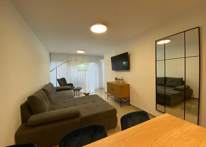 Viridian Three Apartment, * فاليفو